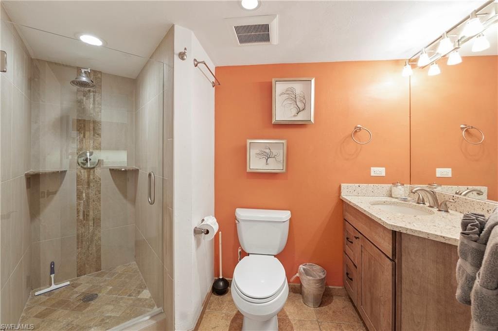 780 Collier BLVD 703 photo 32