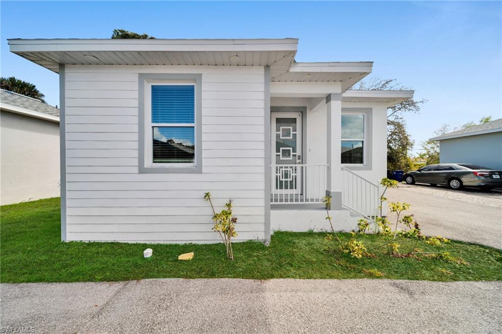 View of front of house with a front yard