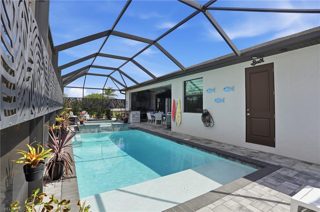 Combined pool with shelf/ hot tub