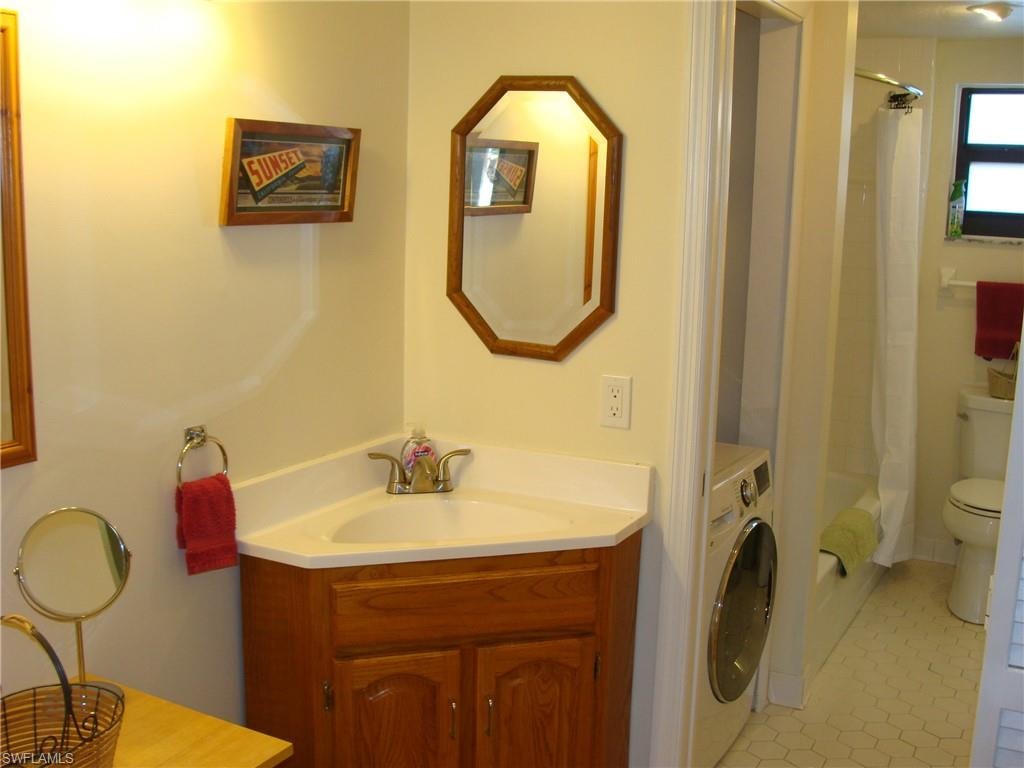 807 River Point DR 201D photo 15