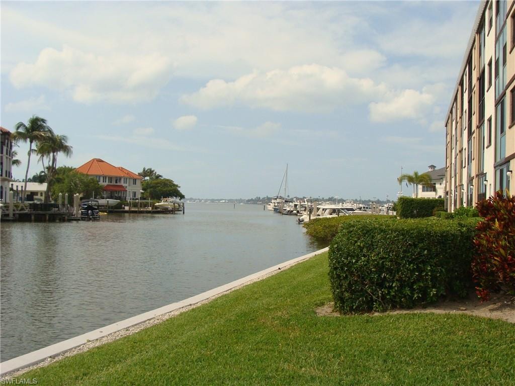 807 River Point DR 201D photo 25