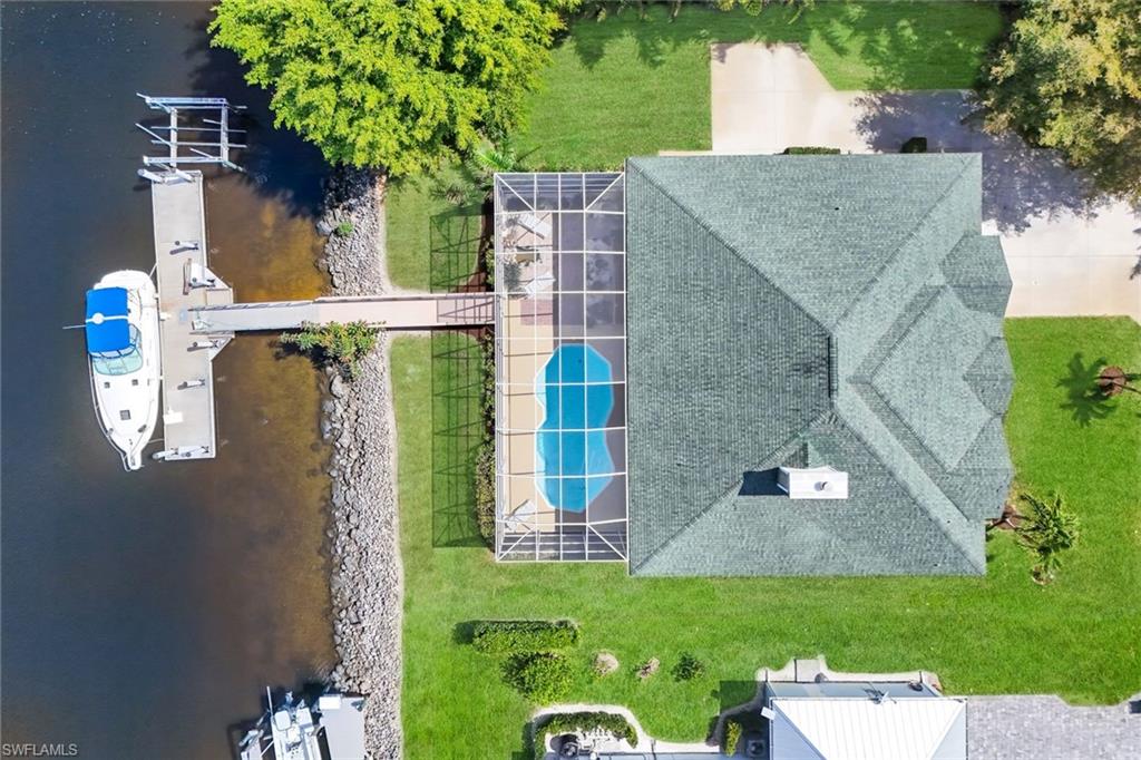 Bird's eye view of a pool area and a large body of water