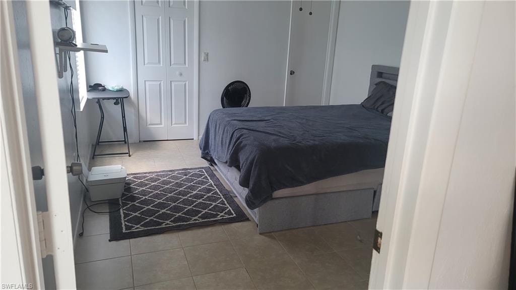 Bedroom with light tile patterned flooring