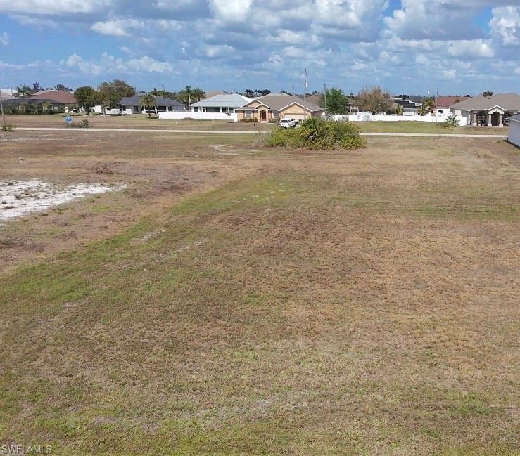 View of yard with a residential view