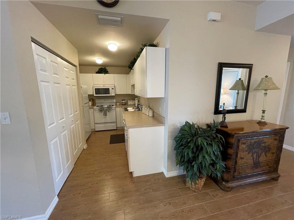 519 Roma CT 2103 photo 8
