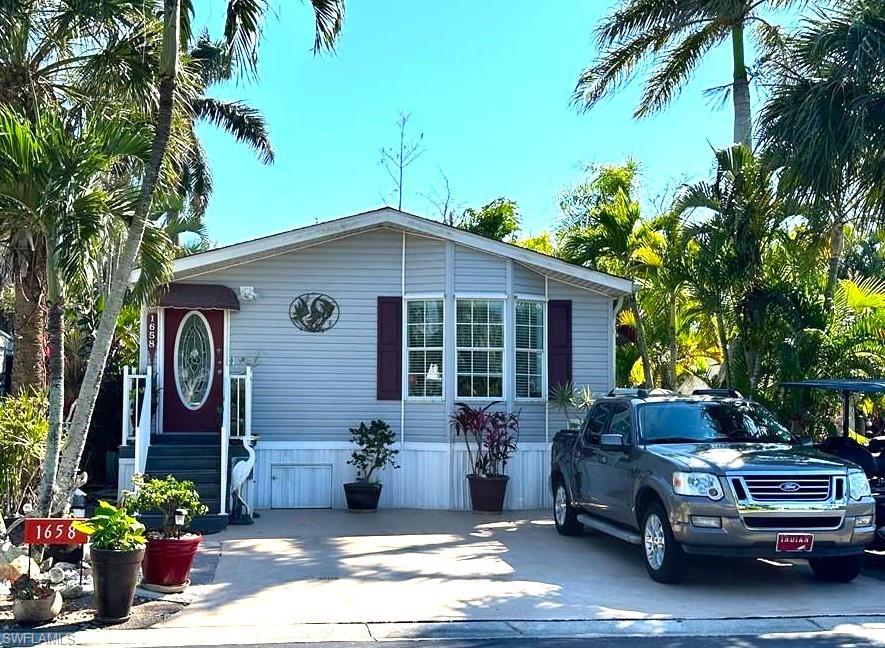 View of manufactured / mobile home