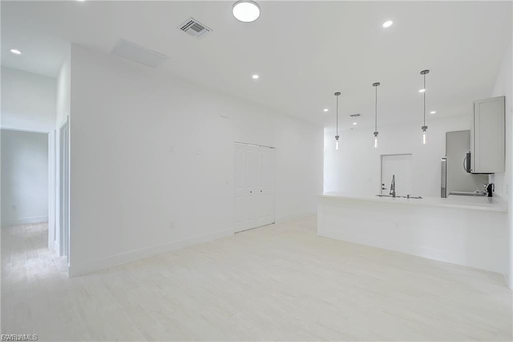 940 Lakeside DR