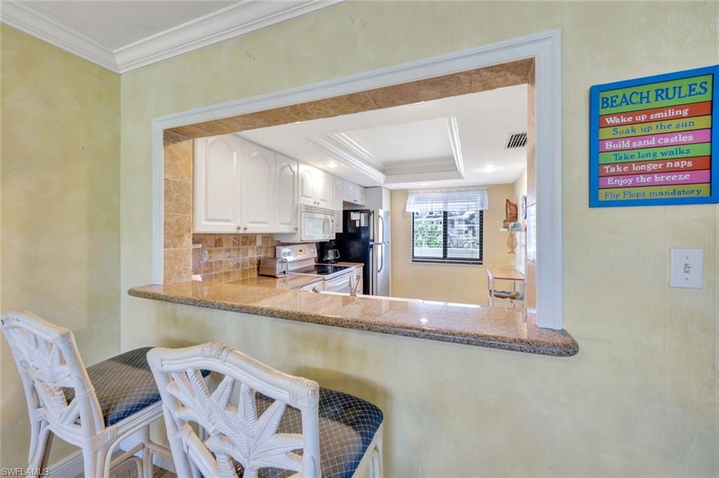 Pass thru to Dining room