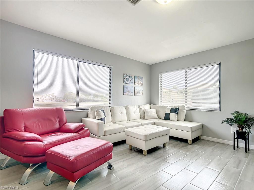 4928/5000 SW 16th PL photo 6