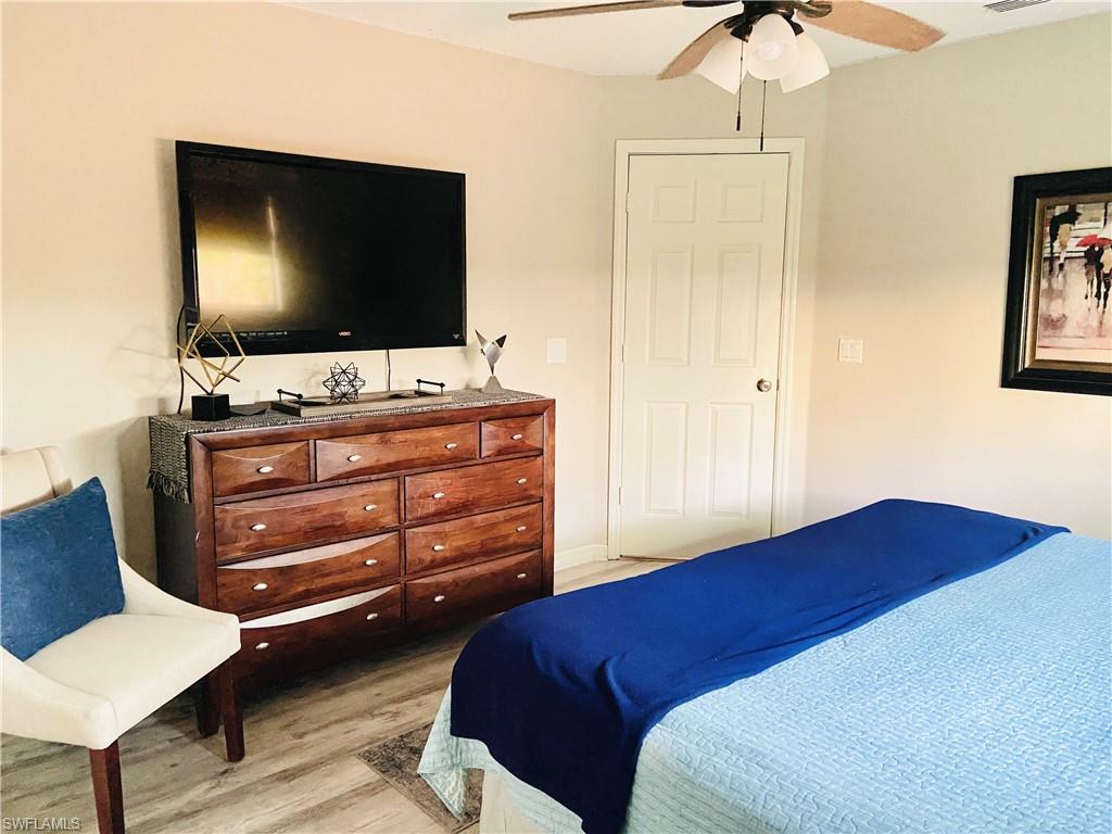 Wall mount TV