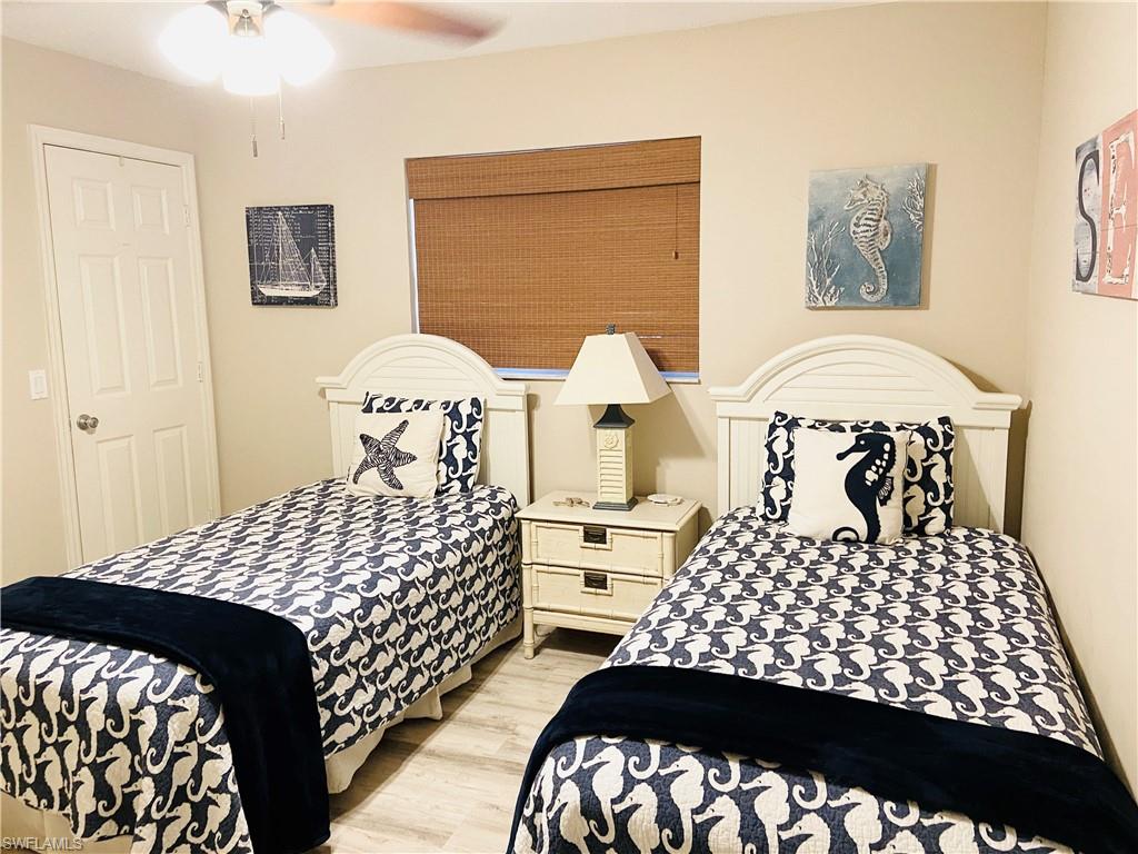 2 single beds Large walk in closet