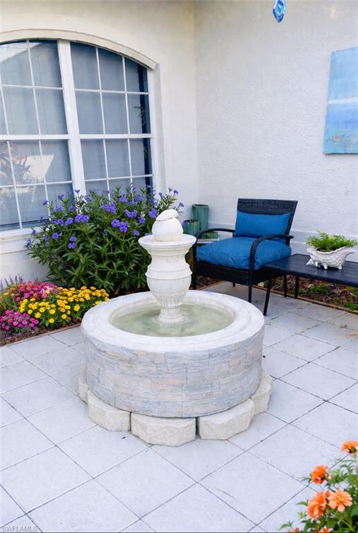 Front patio with fountain