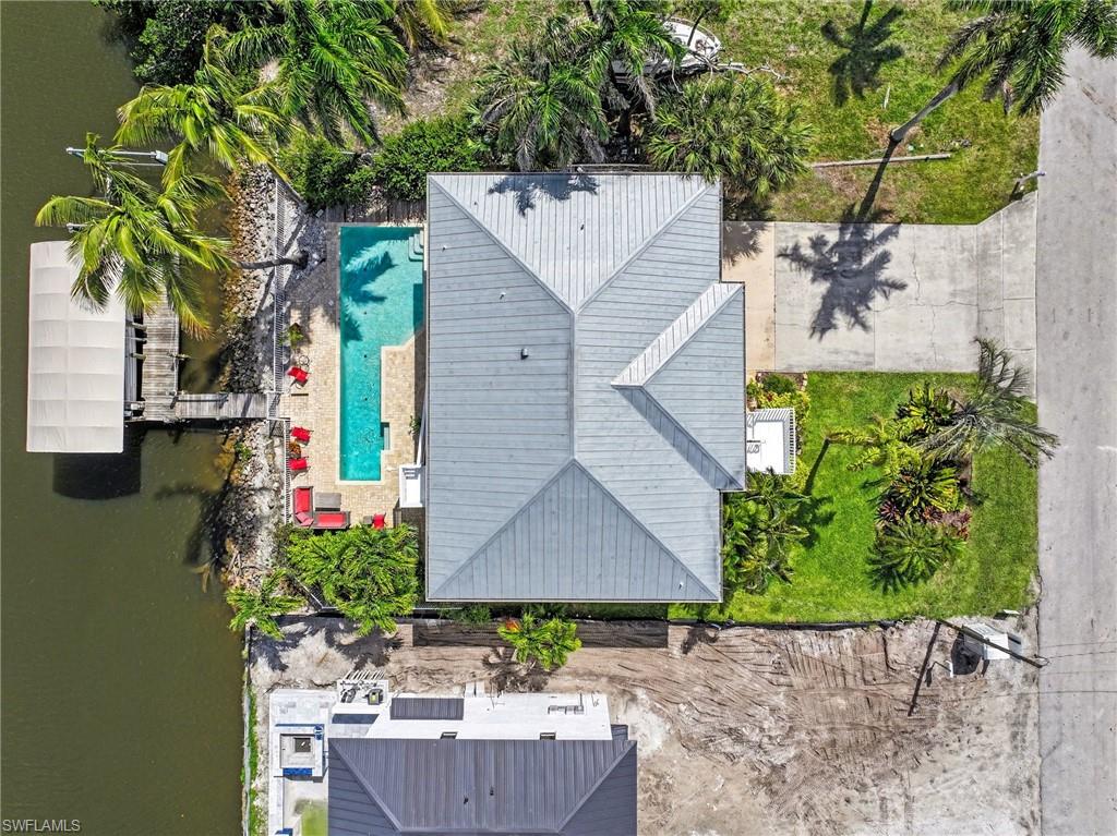 Metal Roof, Pool & Boat Docks!