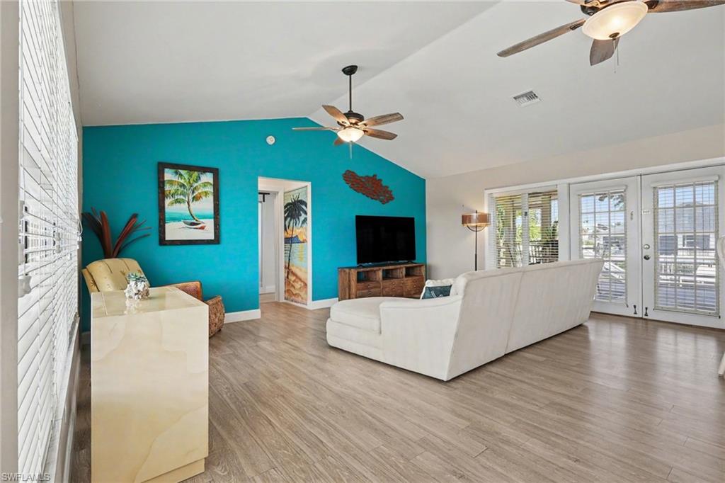 Tropical & Inviting with that "Florida Feel!"