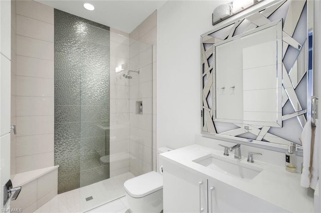 16438 Seneca WAY photo 24