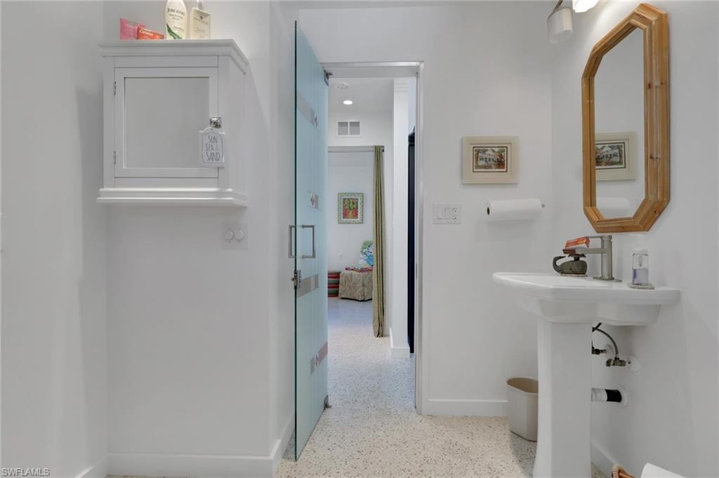 1290 Venetian WAY photo 29