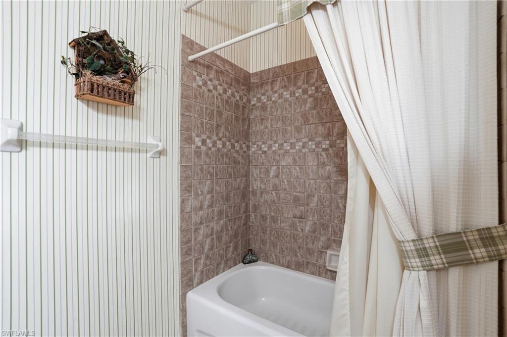 Full bath with shower / tub combo - Virtually Edited Image