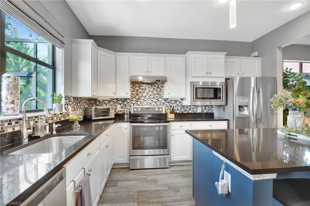 10908 Clarendon ST photo 14