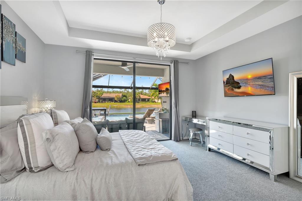 Primary bedroom with queen sized bed
