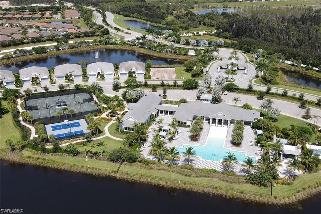 Bird's eye view featuring a residential view and a water view