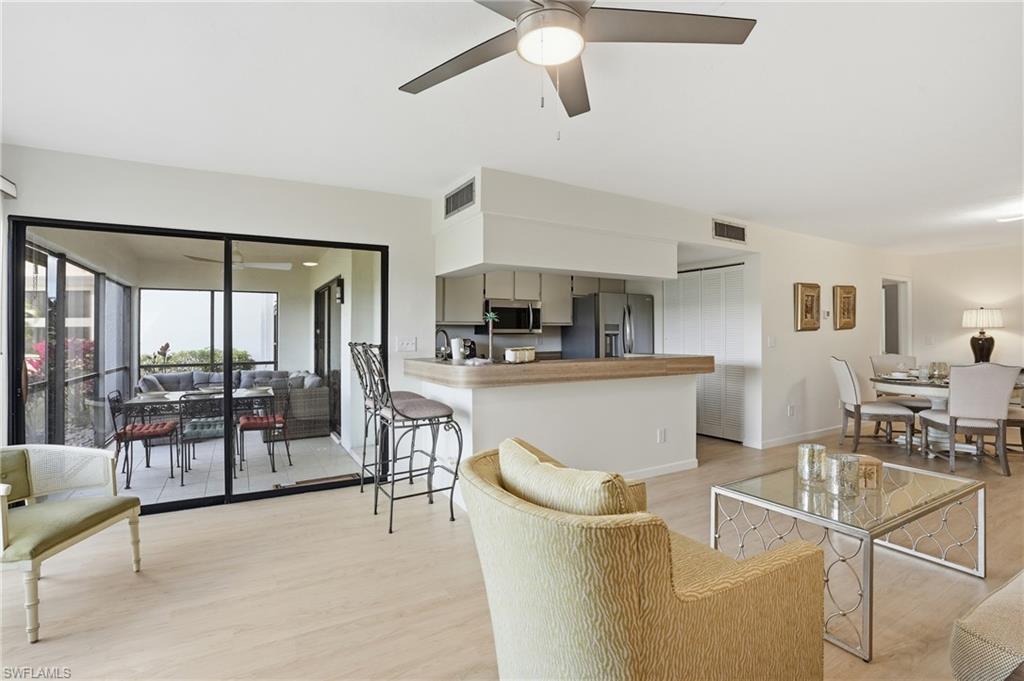 5585 Trailwinds DR 314 photo 7