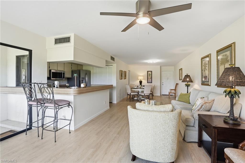 5585 Trailwinds DR 314 photo 8