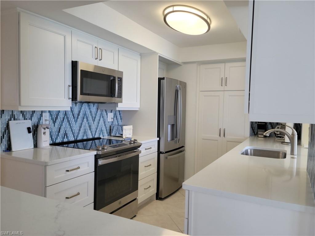 A refrigerator w/thru the door ice & water, range and washer/dryer complete the appliance package.