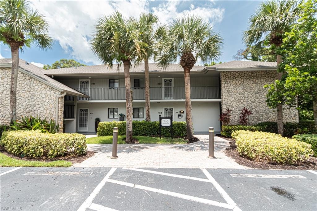 746 Eagle Creek DR W 104
