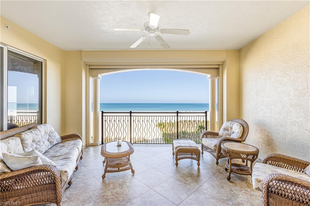 West Lanai / Beachfront