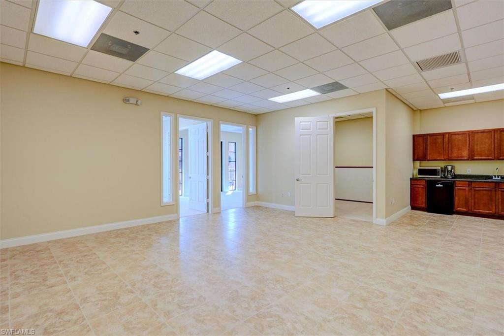 Extra large tiled open area
