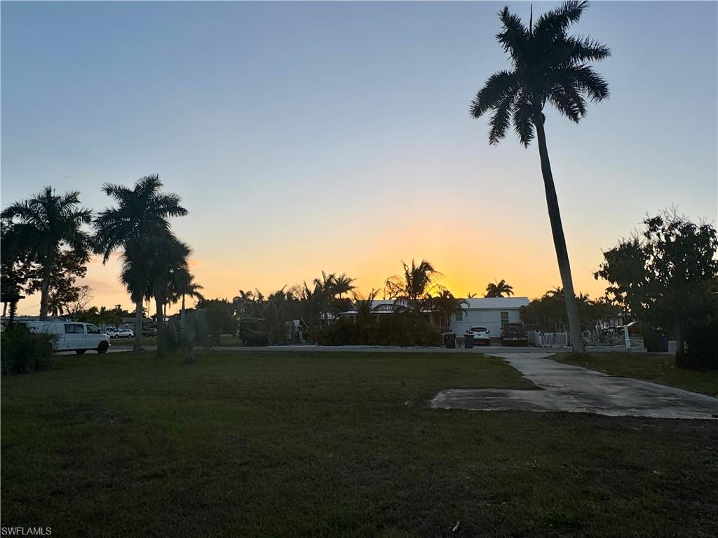 Yard at dusk featuring a yard