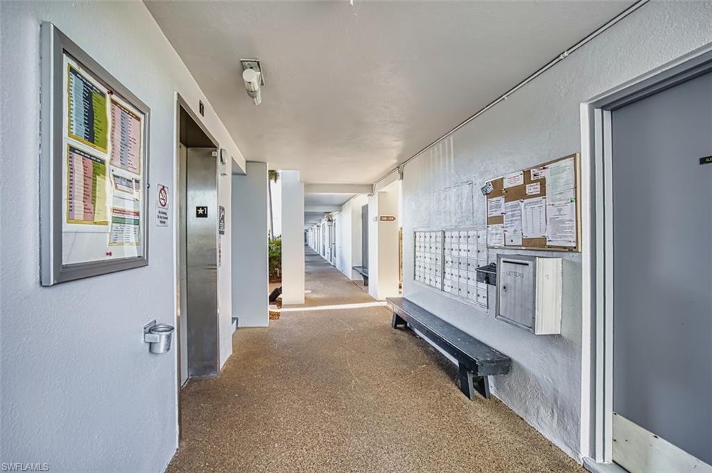 Hall with mail area, elevator