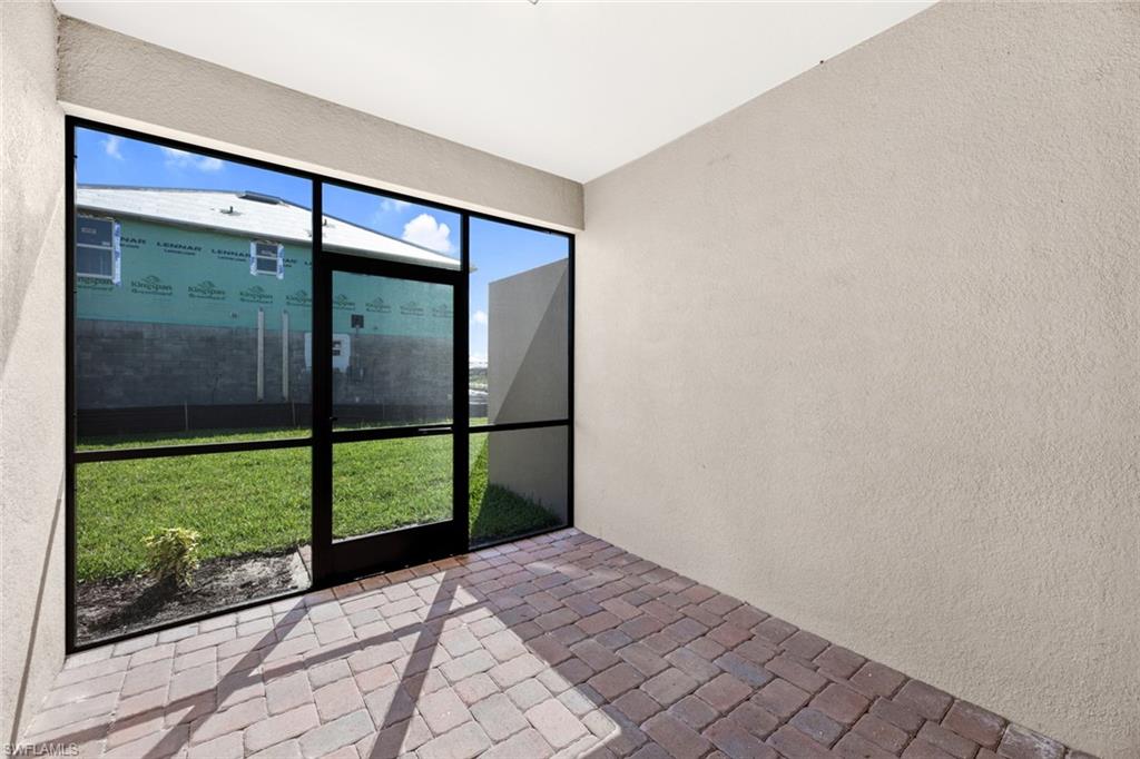 2672 Vine AVE photo 27