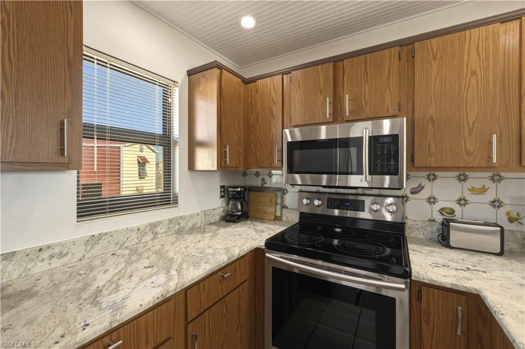 801 River Point DR 303A photo 6