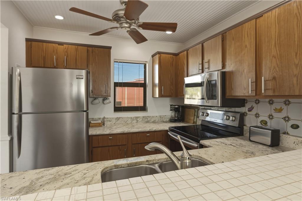 801 River Point DR 303A photo 8