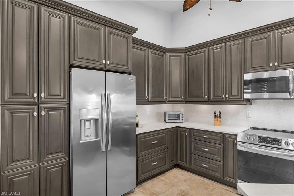 194 Newport DR 908 photo 12