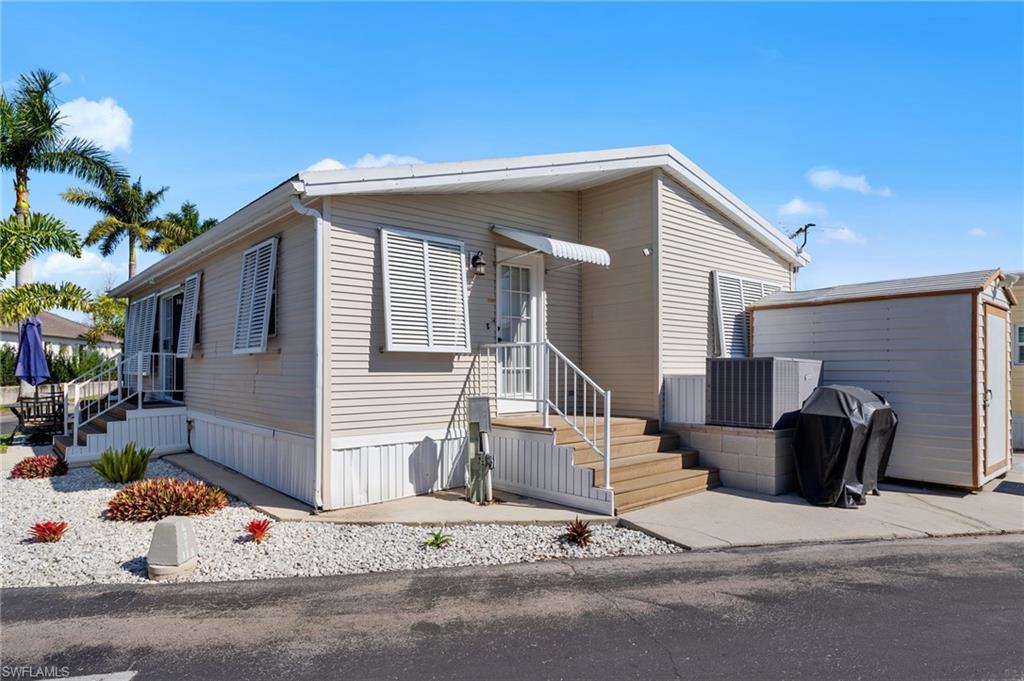 View of manufactured / mobile home