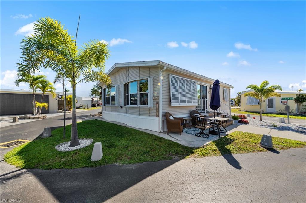 Manufactured / mobile home with a front yard and a patio area