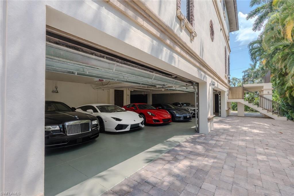 200 Golf DR