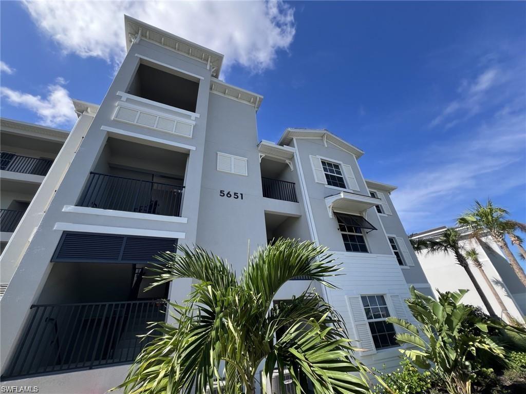 View of apartment building / complex