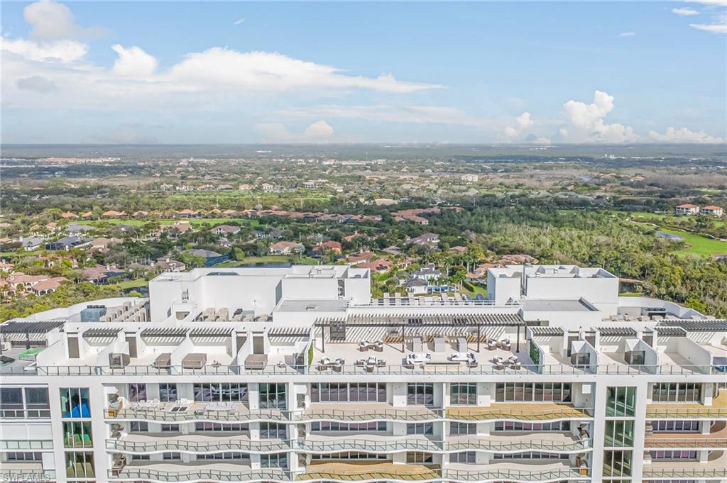 Aerial view of apartment complex / building - view of terrace and rooftop