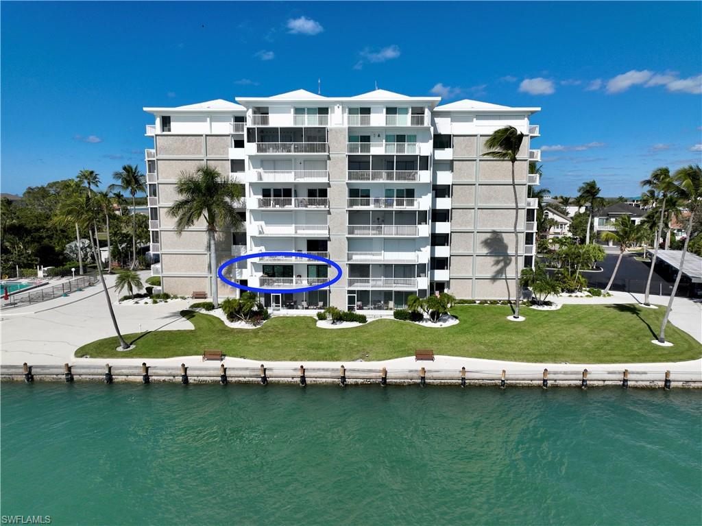 60 Pelican ST W 206