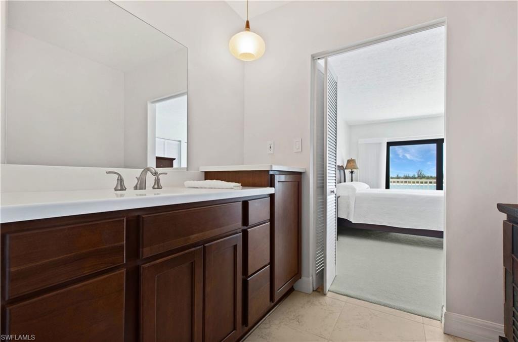 60 Pelican ST W 206 photo 12