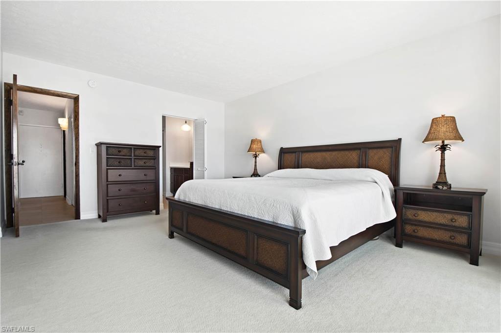 60 Pelican ST W 206 photo 9