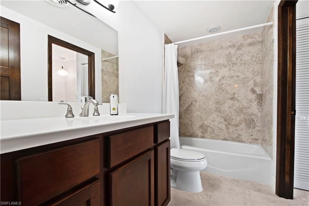 60 Pelican ST W 206 photo 11