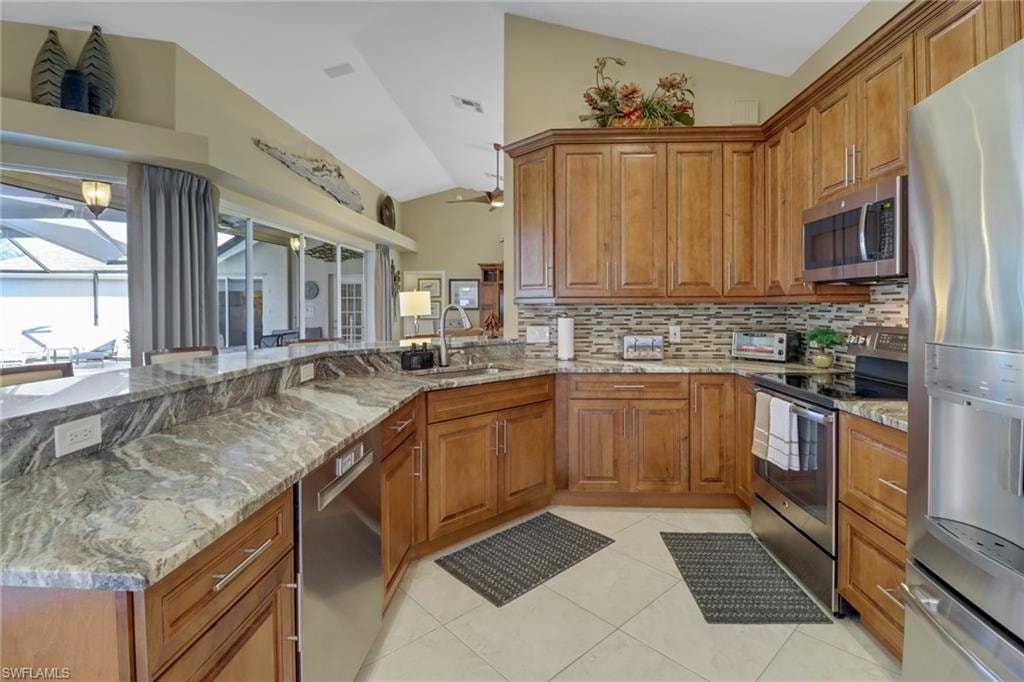 1466 Vintage LN photo 6