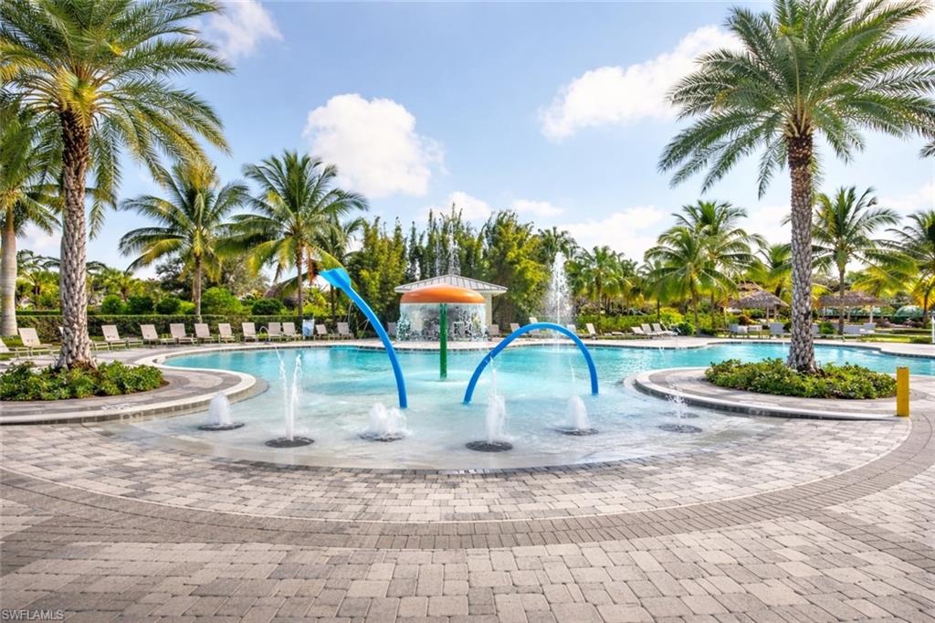 Community Pool & Splash Zone