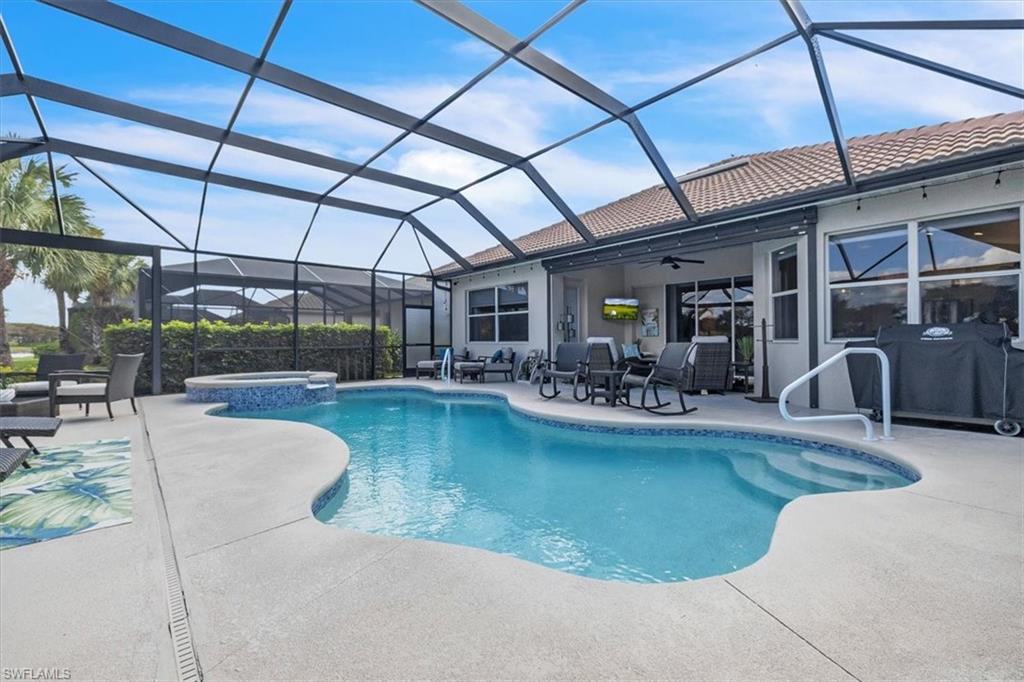 Integrated pool / spa with a sunroom, a lanai, and a patio area
