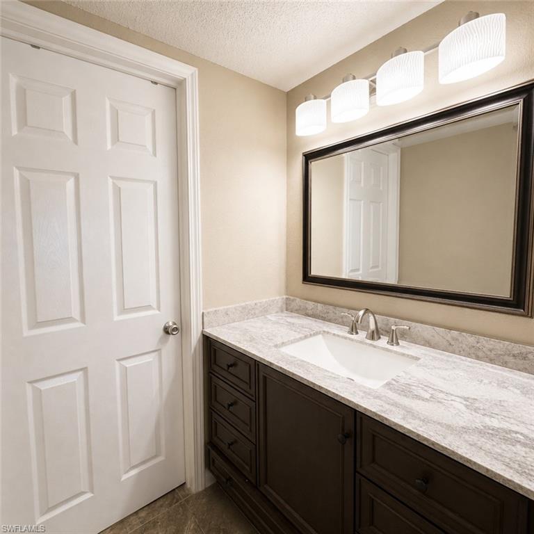 2264 Winkler AVE 202 photo 17