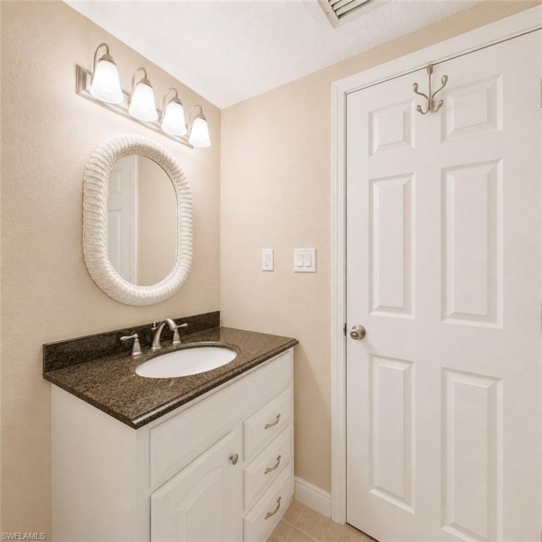 2264 Winkler AVE 202 photo 24
